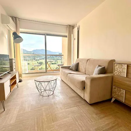 Bright Studio With Pool And View
