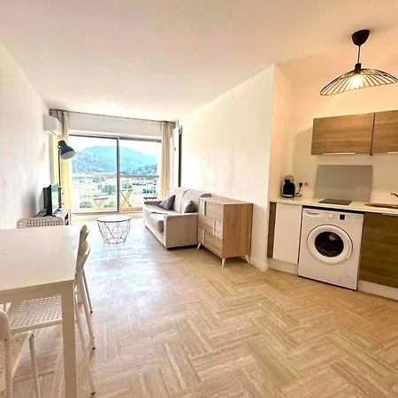 Bright Studio With Pool And View Apartment
