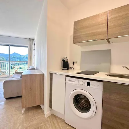 Bright Studio With Pool And View