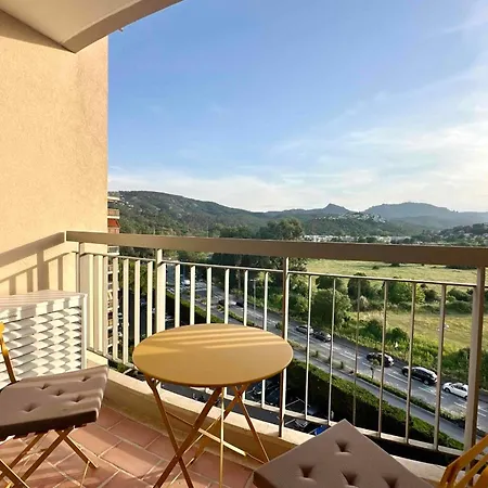 Bright Studio With Pool And View Apartment *